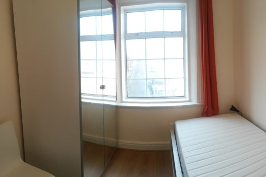 Chambre, Saint Benedict’s Gardens, Dublin 7